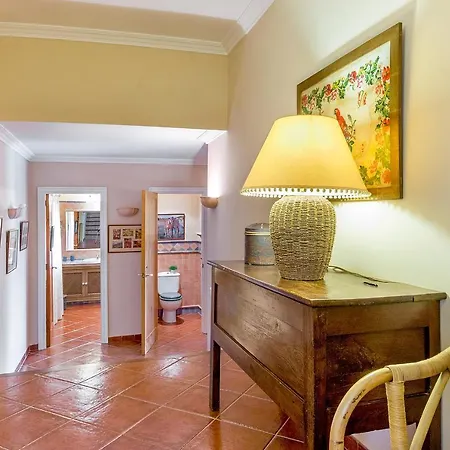 Дом отдыха Townhouse With Pool And Mountain Views, Just 5 Min Польенса